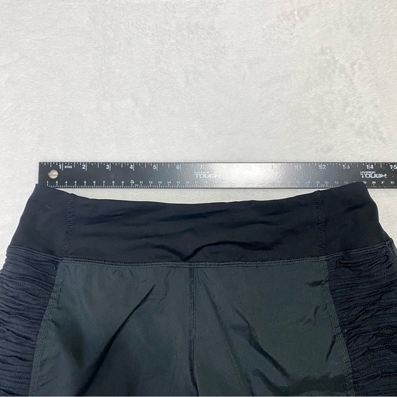 Lululemon Run: Bright At Night Short Sz 4 Black - Picture 7 of 14
